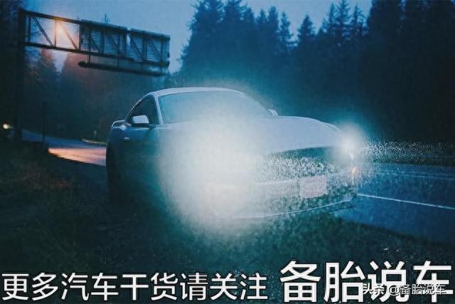 晚上跑高速，开远光的就是远光狗？你开近光活该撞车