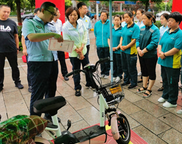 电动车上牌，要拆除后视镜、后尾箱吗？不拆无法上牌，答案已明确