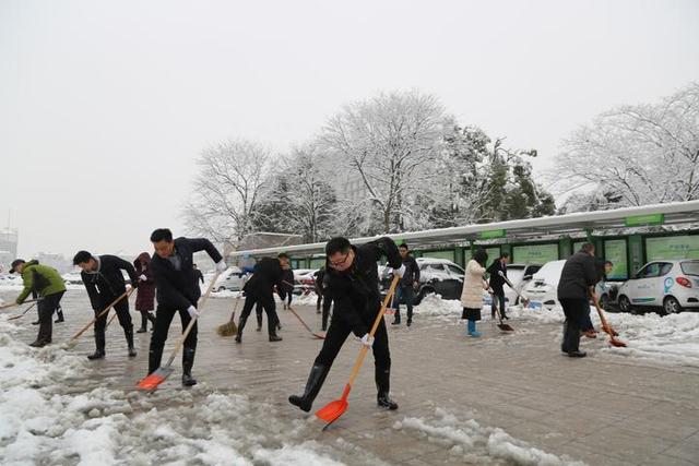 安吉全民动员 全县干群“无休战雪”保民生