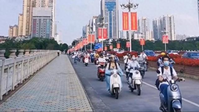 广西南宁电动车大军，780万人口300万辆电动车，是因为太穷了吗？