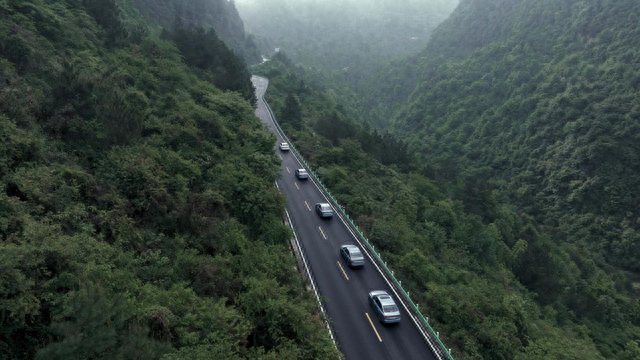 吉利汽车：多技术路径布局，在新能源道路狂飙