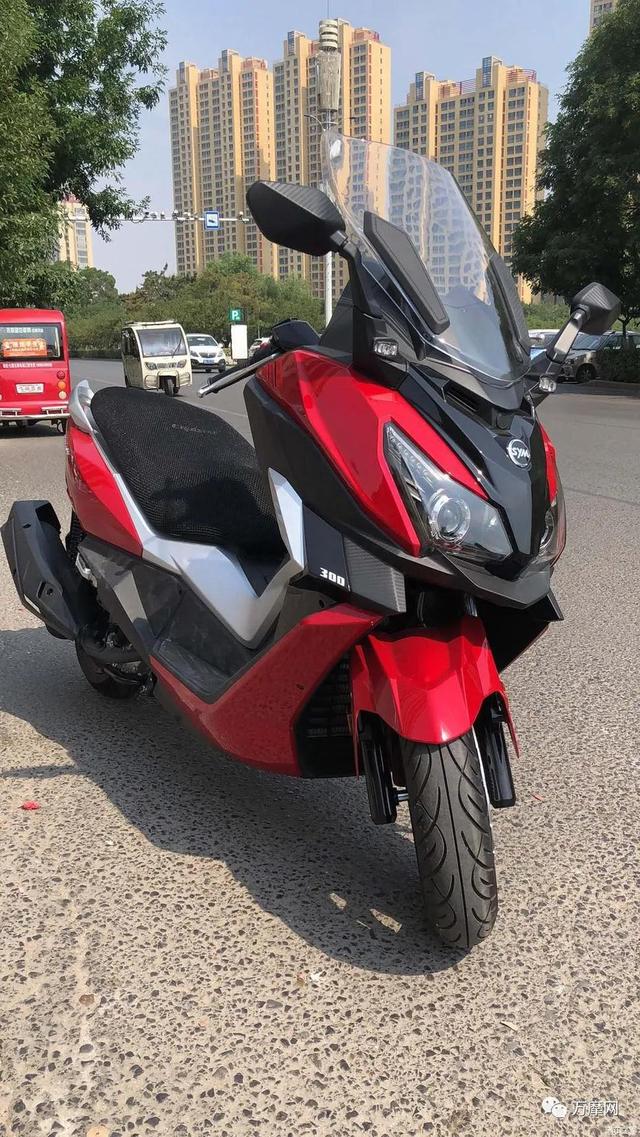 三阳JOYMAX Z300VS巡戈300，谁才是三阳当家红棍