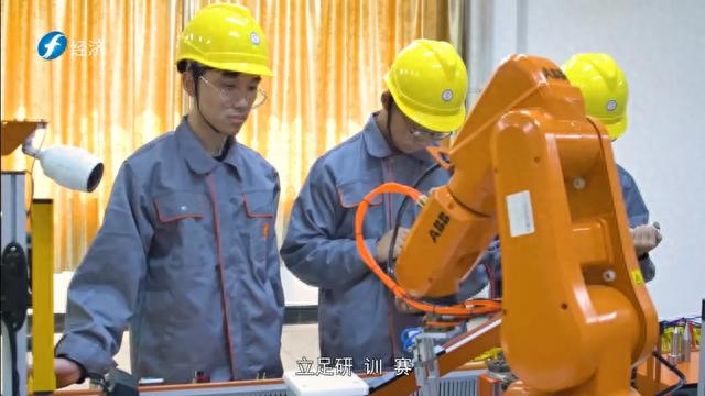 福建电视《海峡视点》走进福州机电工程职业技术学校