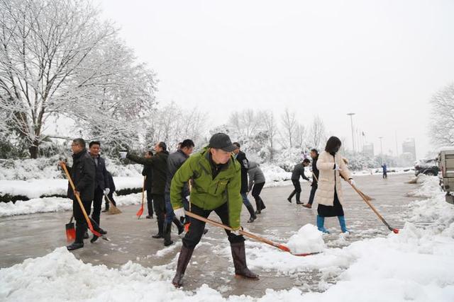 安吉全民动员 全县干群“无休战雪”保民生