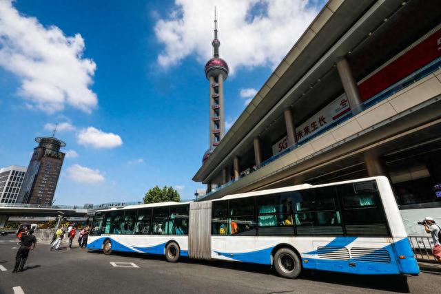 告别，上海最后一批柴油“巨龙车”今天退役