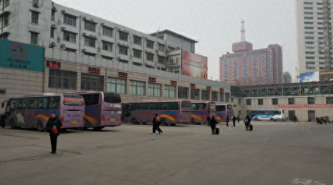 受大雾天气影响，郑州汽车中心站今日11点以后的大部分班次晚点