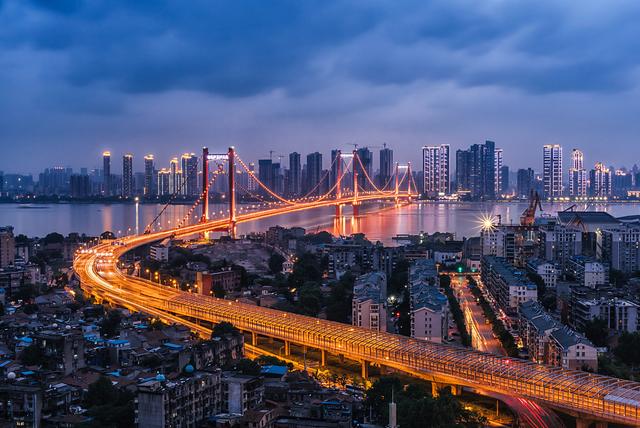 成渝双城经济圈起飞，失意的长江中游城市群路在何方？