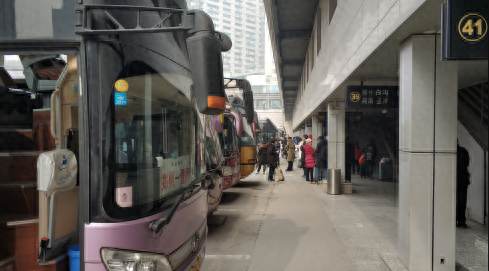 受大雾天气影响，郑州汽车中心站今日11点以后的大部分班次晚点