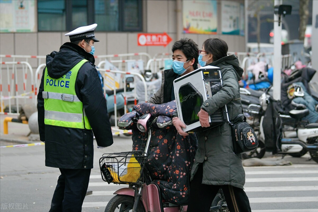 60岁以上老年人考取这3种驾照后，汽车、电动车、三轮车，都能开