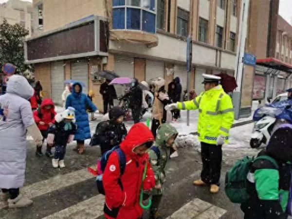 雪后初晴，冰冻来袭！羽绒服警报拉响