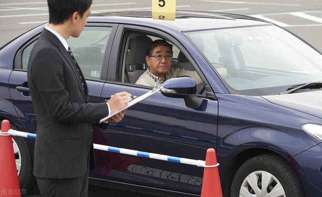 60岁以上老年人考取这3种驾照后，汽车、电动车、三轮车，都能开