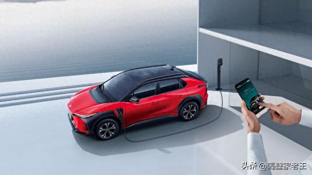 丰田甩出“王炸”，纯电SUV bz4X实车曝光，一次性解决用户5大痛点