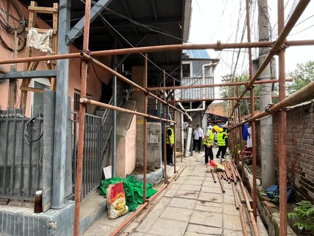 通车道、建车棚、铺管线，消防隐患集中的坝北村转危为安