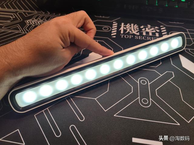 ￥19块9显示器LED挂灯：3色温触控锂电磁吸还能当手电晒单简评