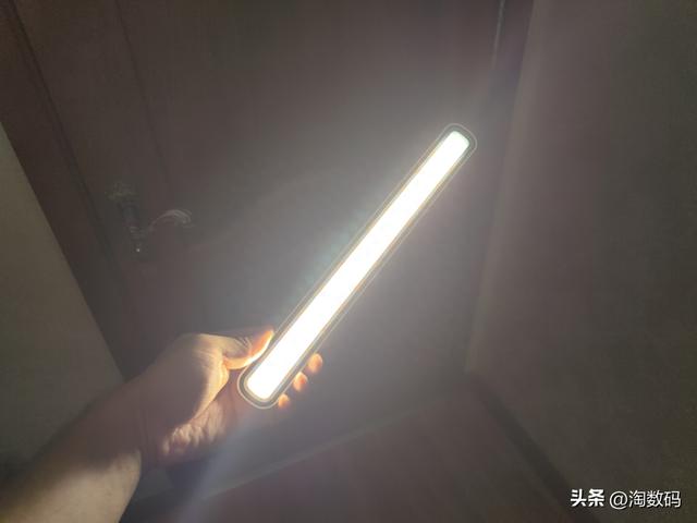 ￥19块9显示器LED挂灯：3色温触控锂电磁吸还能当手电晒单简评