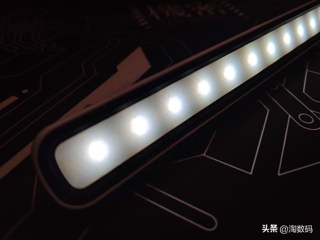 ￥19块9显示器LED挂灯：3色温触控锂电磁吸还能当手电晒单简评