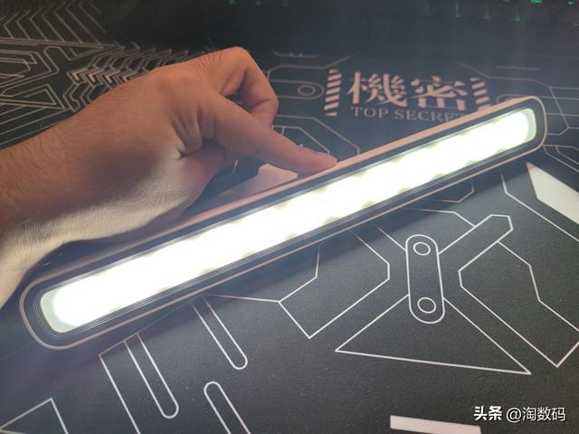 ￥19块9显示器LED挂灯：3色温触控锂电磁吸还能当手电晒单简评