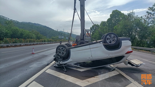 高速堵车，叫拖车背着走应急车道超车，会被处罚吗？