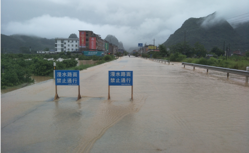 广西境内多处高速路段发生塌方交通受阻 正全力处置