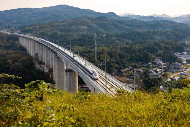 12月6日，正式通车