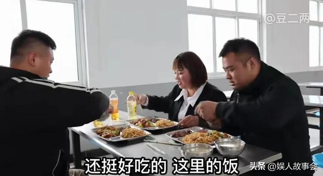 豆二两：30万喜提艾力绅，结婚10年，终于喜提人生第一辆新车