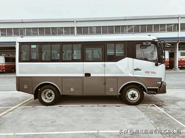 东风天锦四驱10-17座中巴商务车｜国六4x4越野17座房车EQ6600ZT6D