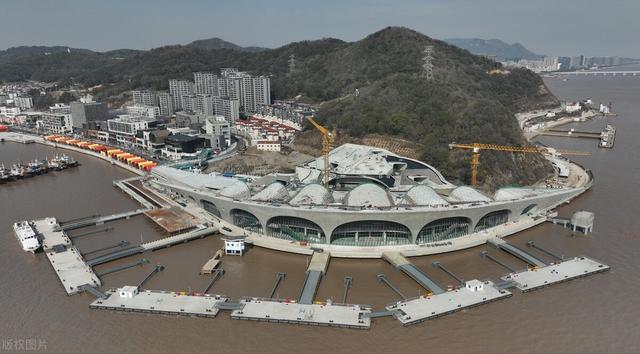 浙江舟山普陀东港(半升洞)客运站场显雄姿