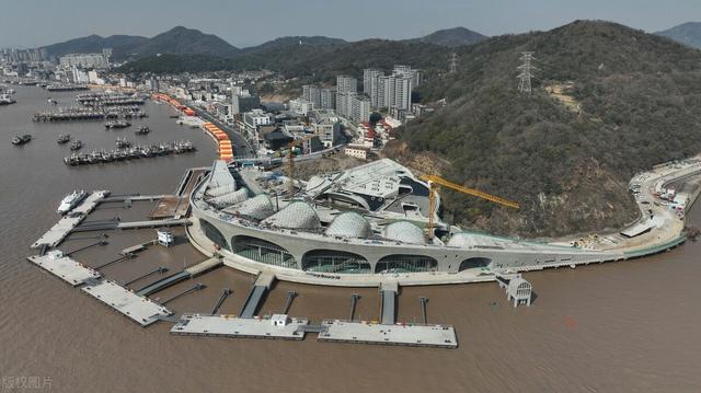 浙江舟山普陀东港(半升洞)客运站场显雄姿