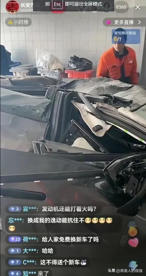 奇迹！载重30吨的大货车侧翻压扁小轿车，车被压平，人却没事