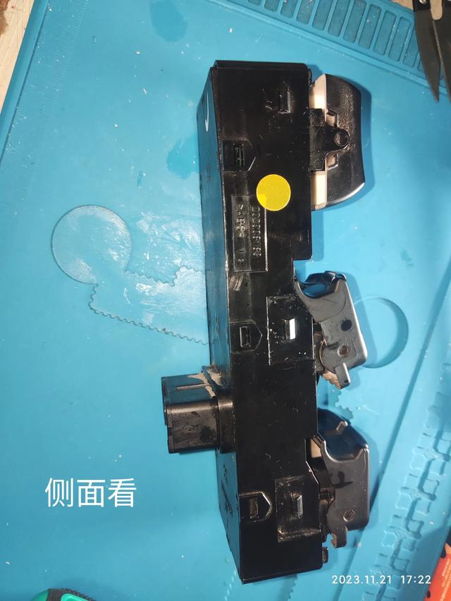 北京现代悦动玻璃升降器开关维修图集