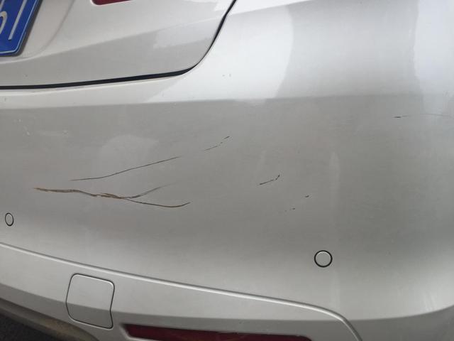 车身不小心刮了一道划痕，什么样的情况下该修和不该修？