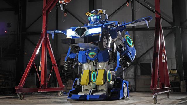 【工业之美】“现实版”变形金刚来了 近4米高机器人一分钟变跑车