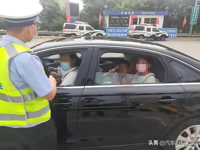 为啥公交车人挤人没事，私家车多坐个小孩就超员？交警说了实话