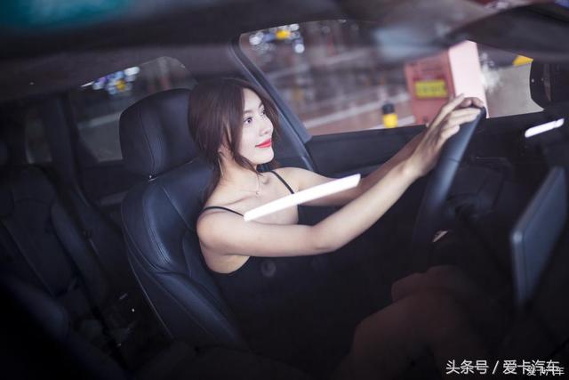 女神请上车，全新奥迪Q5L，机场邂逅性感女神