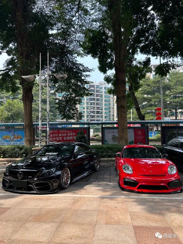 气动姿态风的奔驰AMG C63 Coupe，趴在地上的它显得更加优雅