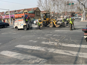 文明青岛随手拍丨路面破损谁管？拍照报料解决！74条道路养护维修换新颜