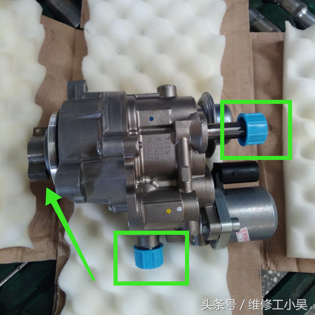 宝马X6发动机加速无力，师傅：发动机旁边的高压燃油泵该换了！