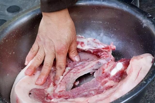 腌腊肉，10斤肉放多少盐？原来一直没做对，难怪腊肉不香还会臭