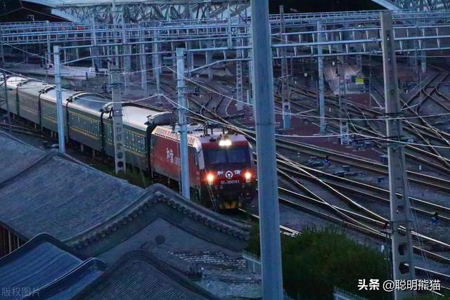 K604次由运城开往北京丰台，沿闻喜、侯马、襄汾、霍州方向行驶