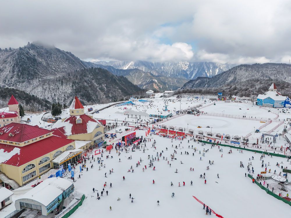 镜观·回响丨冰雪闪耀 映照澎湃中国