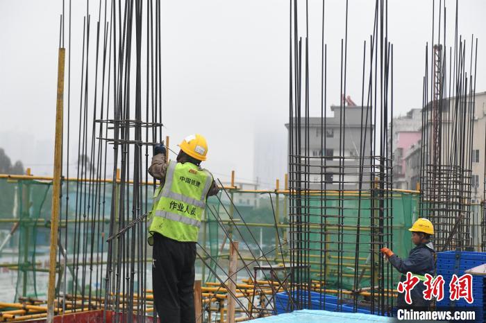 （新春走基层）广西南宁城中村改造回建住宅加快建设 安置户新年盼新居