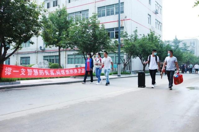 职教高考来了！生源爆满 潍坊各中职学校迎新生入学高潮