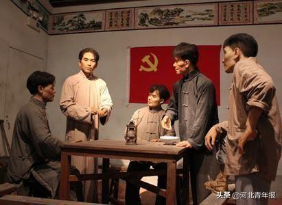 我党潜伏最久的特工，1945年阻止狙杀蒋介石行动！经历酷似余则成，他的“翠平”也被要求尽快学会打麻将抽烟