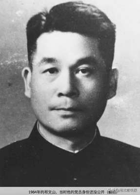 美女抽烟宝珠(我党潜伏最久的特工，1945年阻止狙杀蒋介石行动经历酷似余则成，他的“翠平”也被要求尽