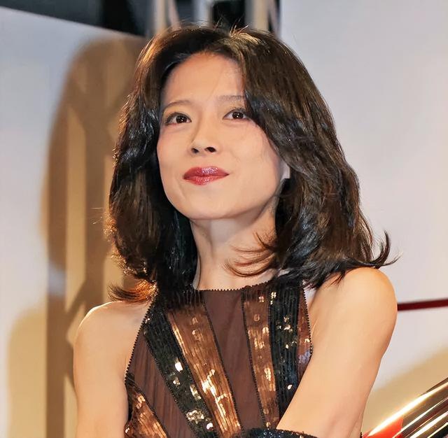 清冷美人中森明菜：替出轨的男友道歉，59岁没结婚，依然很漂亮