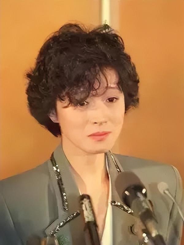 清冷美人中森明菜：替出轨的男友道歉，59岁没结婚，依然很漂亮