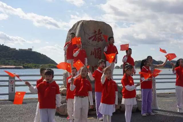 大连旅顺口：百年军港国旗飘飘，为祖国唱响深情赞歌