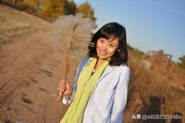 从央视消失，被誉为“董卿接班人”的李七月，如今走上了另一条路