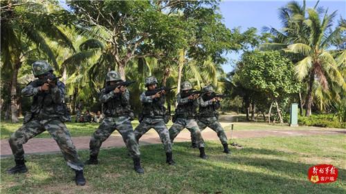 巾帼不让须眉！这是两栖侦察女兵班的士兵突击