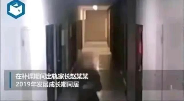 炸裂！女教师与男家长出轨被当场抓奸在床，辣眼睛辣眼睛